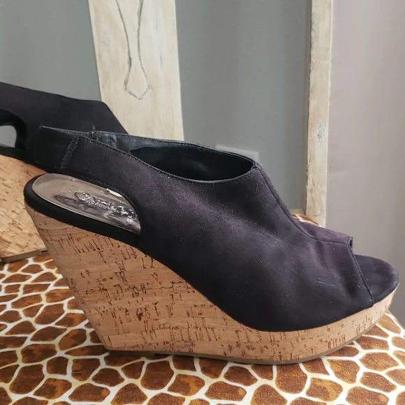 Carlos - Picture 5 of 11